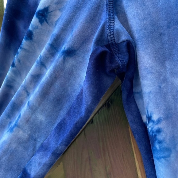 True Craft Yummy Tie Dye Pull On Leggings in Tanzanite Cloud - Picture 7 of 10